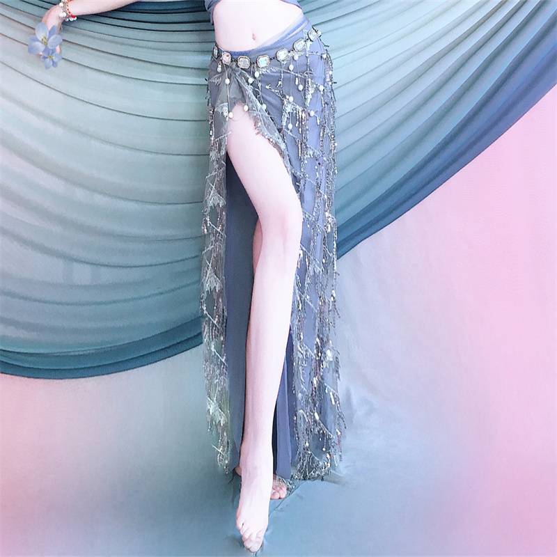 Silver blue web-breathed aprons + gray squares of large ass towels